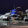 Pakowanie samolotu Cargo przed nocnym odlotem do Belgii
