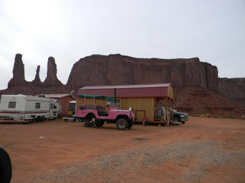 tak mieszkają Indianie w Monument Valley