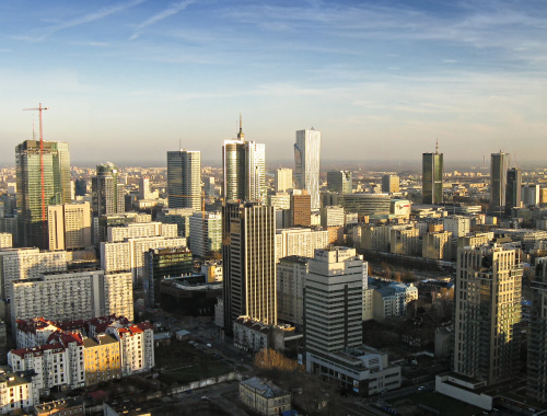 Widok z ostatniego piętra Warsaw Trade Tower, położonego na wysokości zegara Pałacu Kultury.