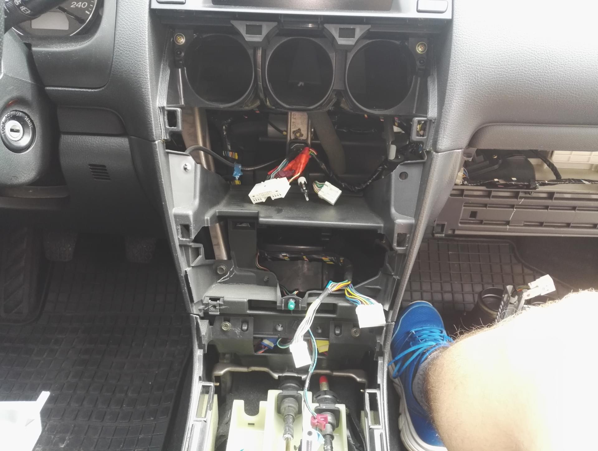 Mazda 6 Forum • wymiana panelu radia proszę o pomoc