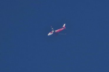 Zdjęcie wykonane przez teleskop Bresser SkyLux 700/70 lustrzanką Pentax K-S1. Crop. #teleskop #Bresser #SkyLux #Pentax #KS1 #Lotnictwo #RNAV #Spotting #ExtremeSpotting